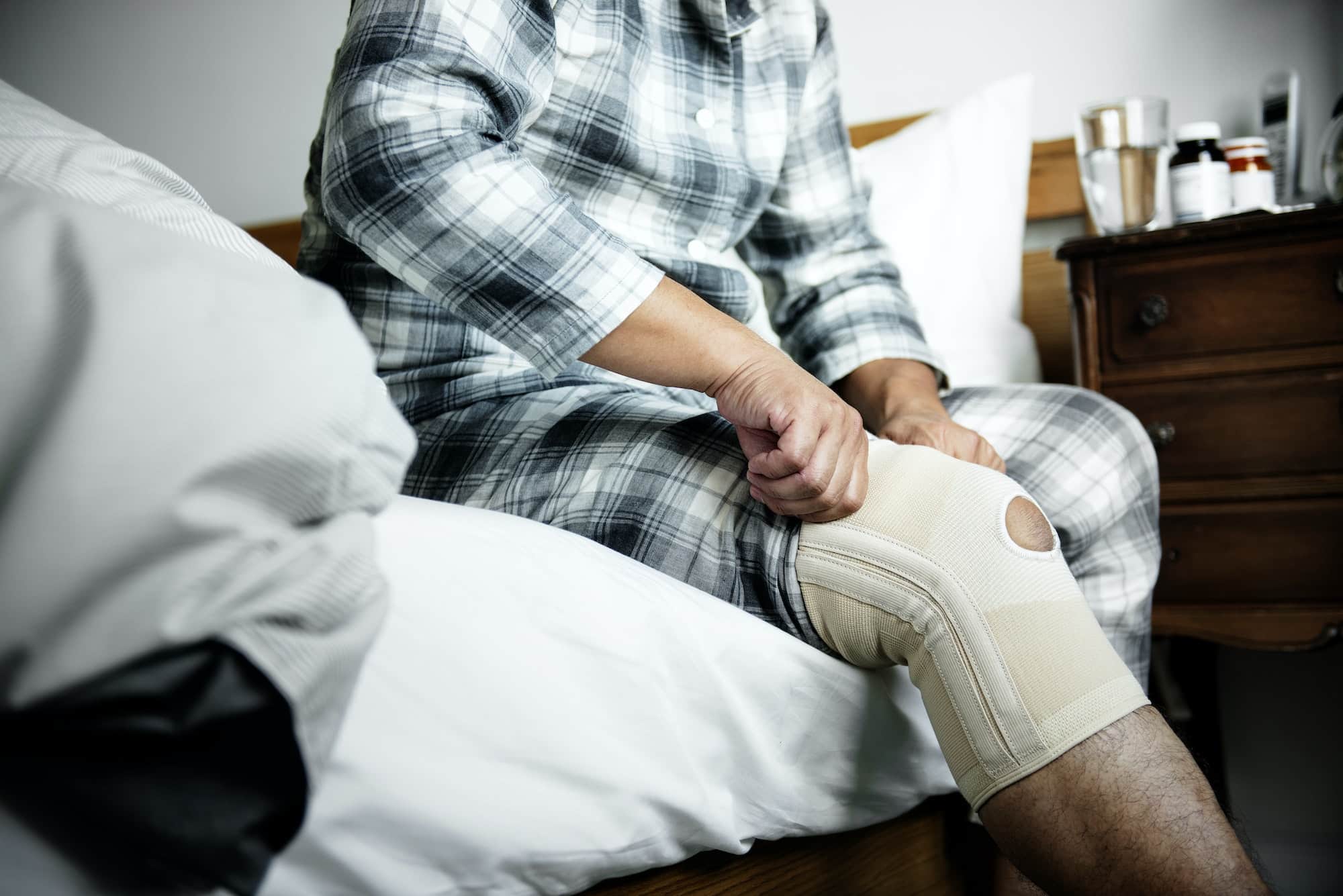 A man having a knee injury